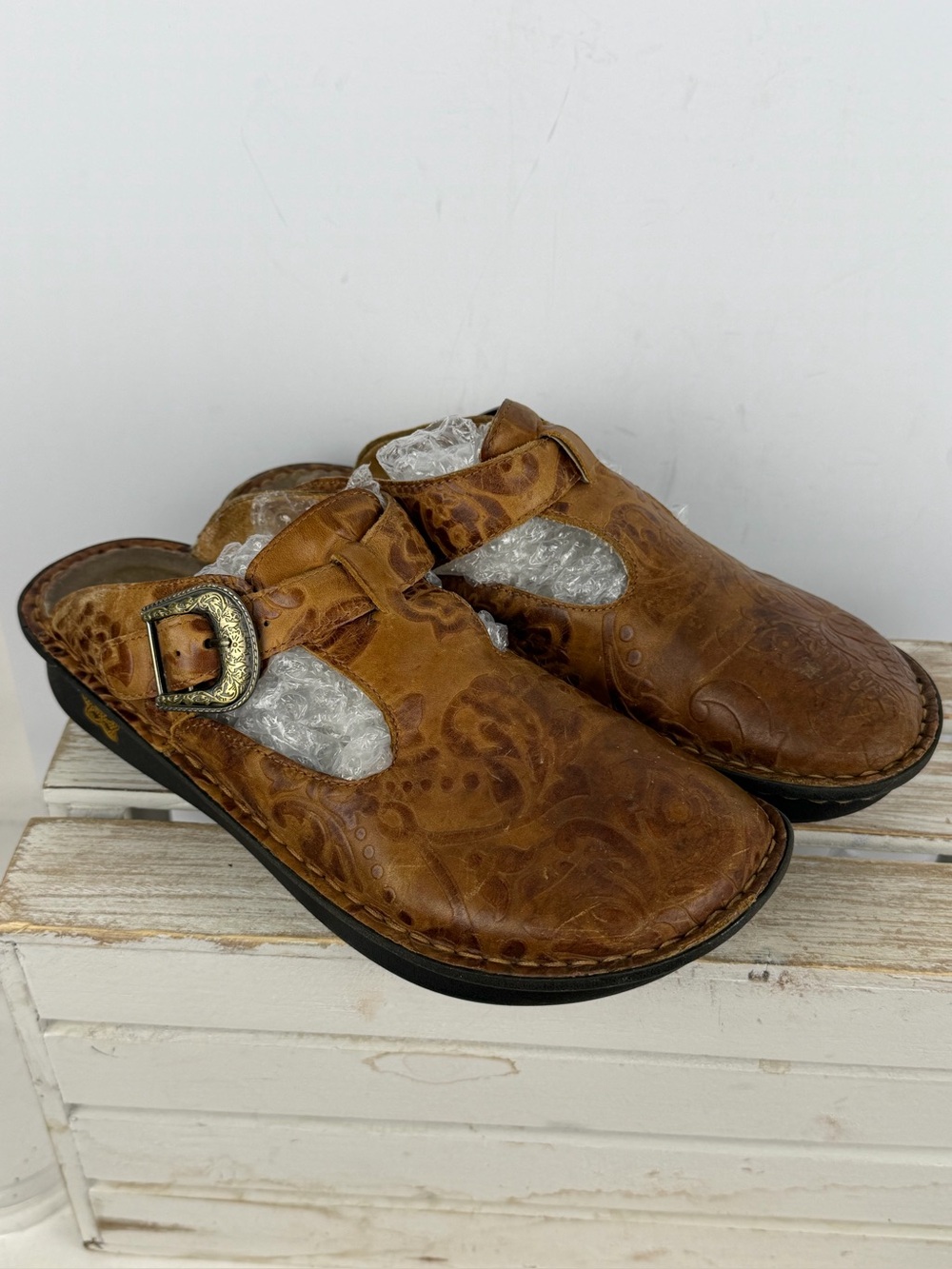 Allegra classic Yeehaw clogs embossed leather tooled print size 39 (9)